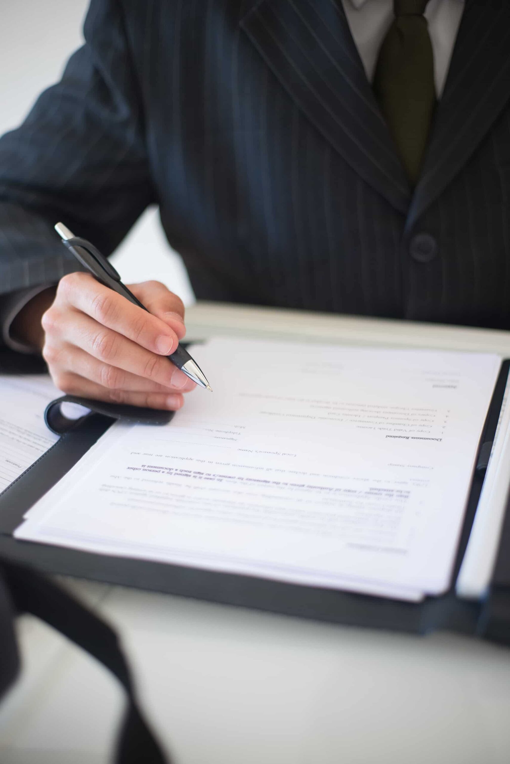 business contract attorney-min contractual dispute lawyer